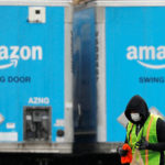 Amazon al collasso: fermate le spedizione dei beni non essenziali
